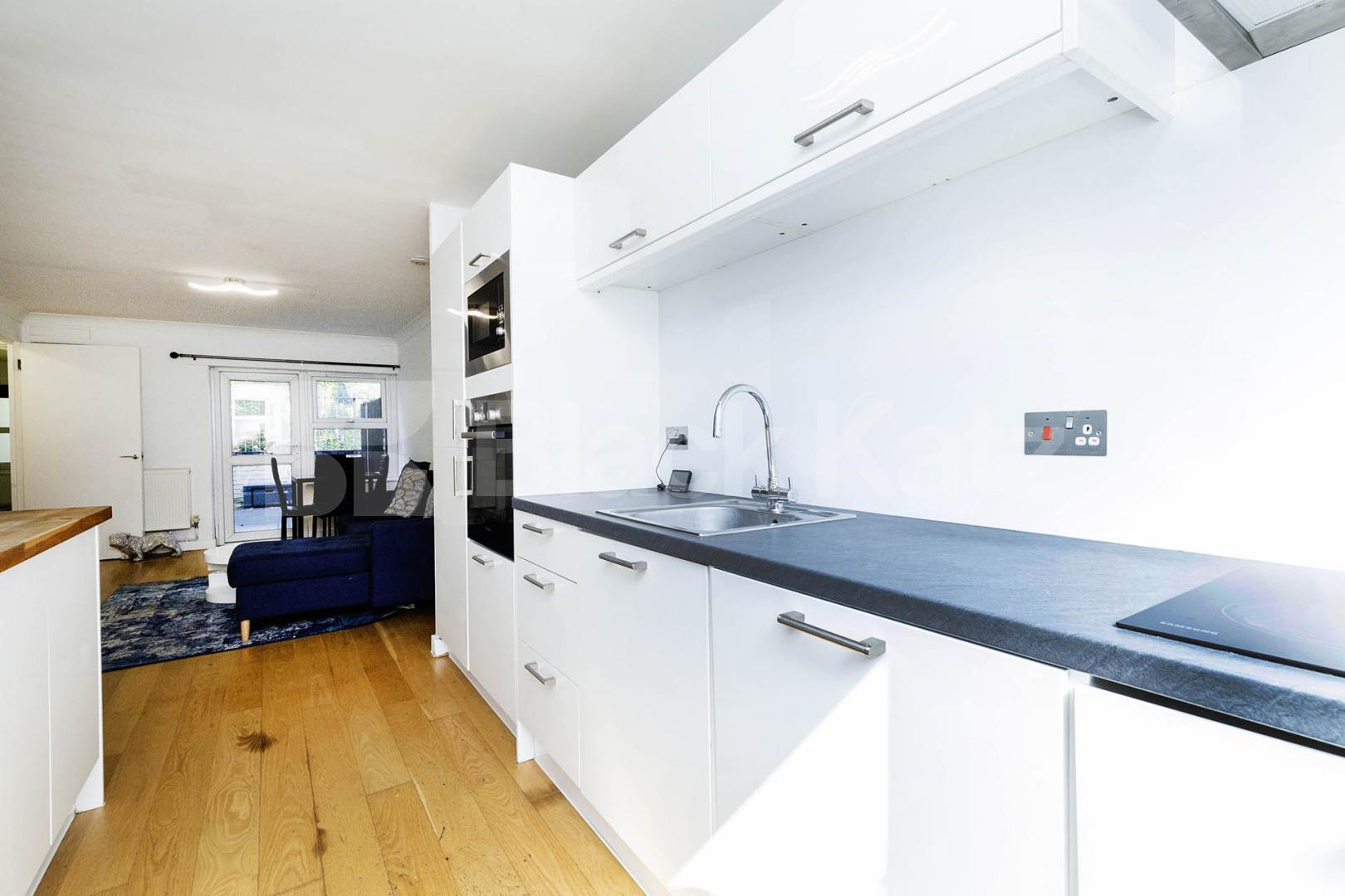 modern and spacious 1 bedroom with patio and close to zone 2 station Lockhart Close, Caledonian Road